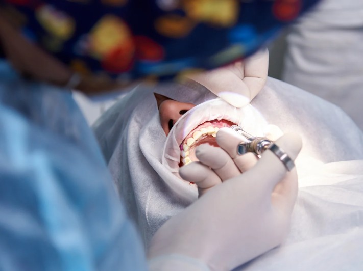 Cirugía regenerativa de injertos óseos en la Clínica odontológica en Bogotá de la Dra. Carolina Gil